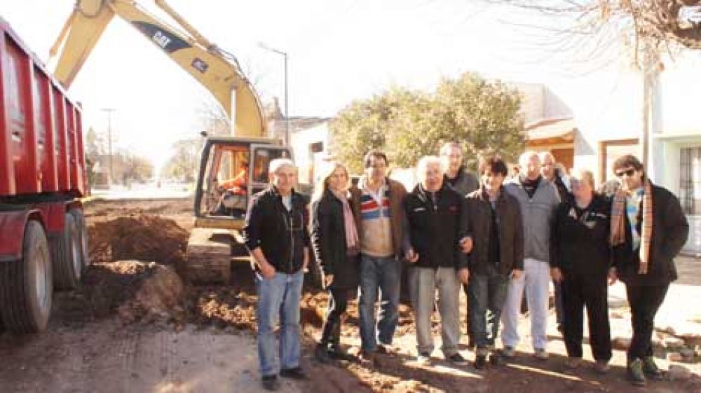 Se iniciaron los trabajos para pavimentar 31 nuevas cuadras 