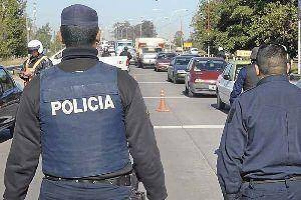 Ladrones hicieron "desaparecer" moto y camioneta