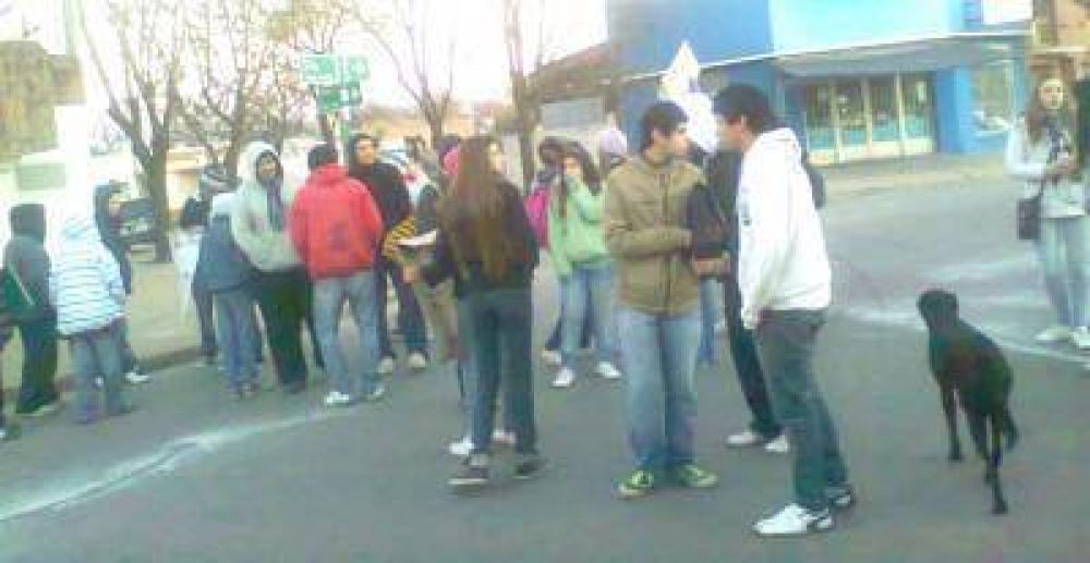 Termin� una semana sin clases por el fr�o en la Media N� 1