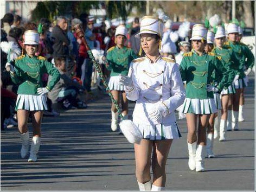 Color, m�sica y bastones de ocho guardias desfilaron en el Puerto