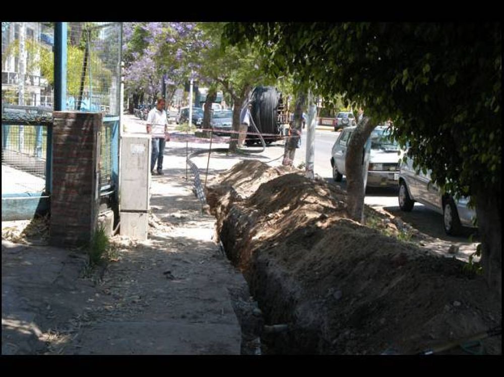 Est� en plena construcci�n la red provincial de fibra �ptica