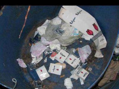 Allanamientos en prost�bulos: Una de las propietarias intent� destruir evidencias