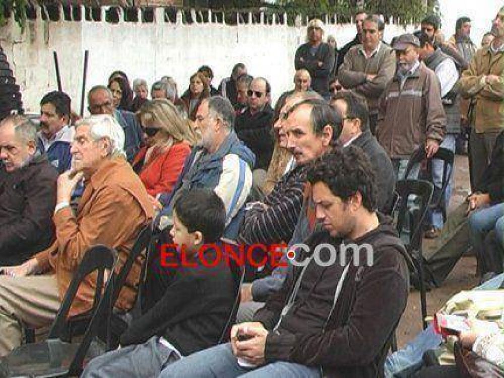  Realizadas las asambleas en las unidades municipales para el debate y elaboraci�n de las propuestas, en dos o tres semanas los vecinos deber�n votar, en cada una de las cuatro jurisdicciones, para preseleccionar las iniciativas.