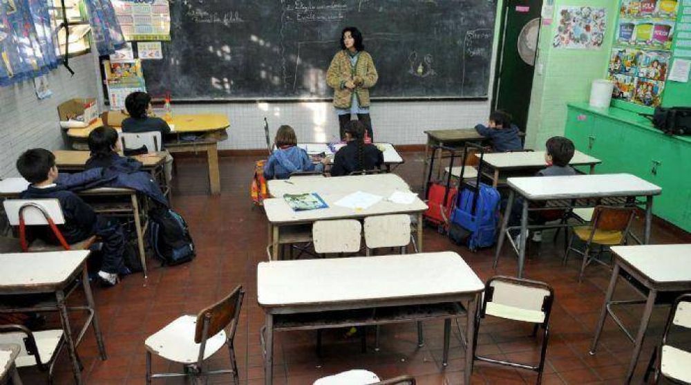 Cay� 11% la matr�cula en escuelas primarias estatales