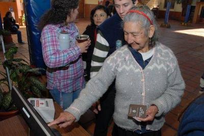 El voto electr�nico le cost� m�s a los mayores pero se defendieron