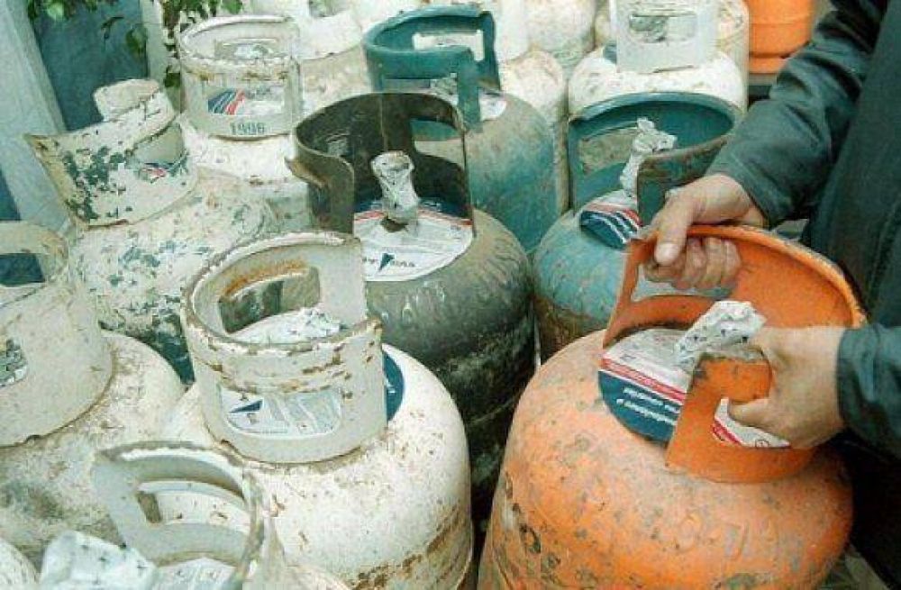 El Gobierno suspende la entrega de bonos de gas envasado