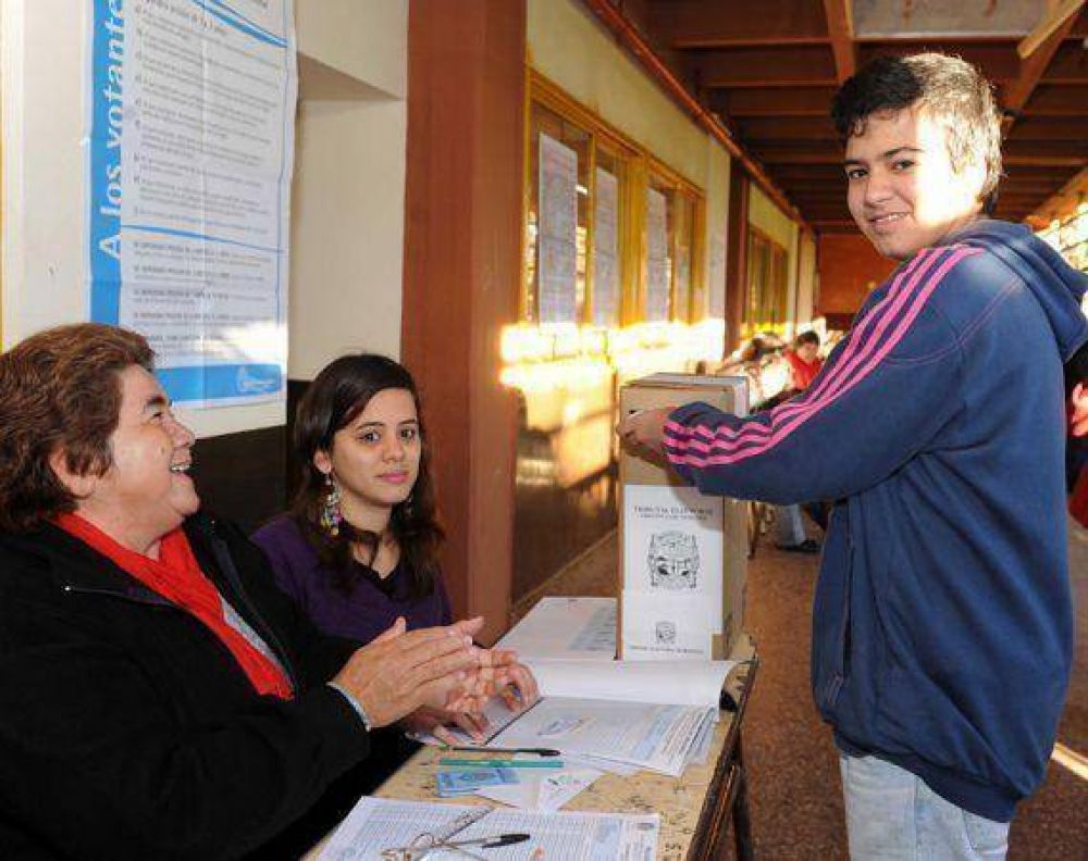 El frente del gobernador misionero se impuso en el debut del voto joven