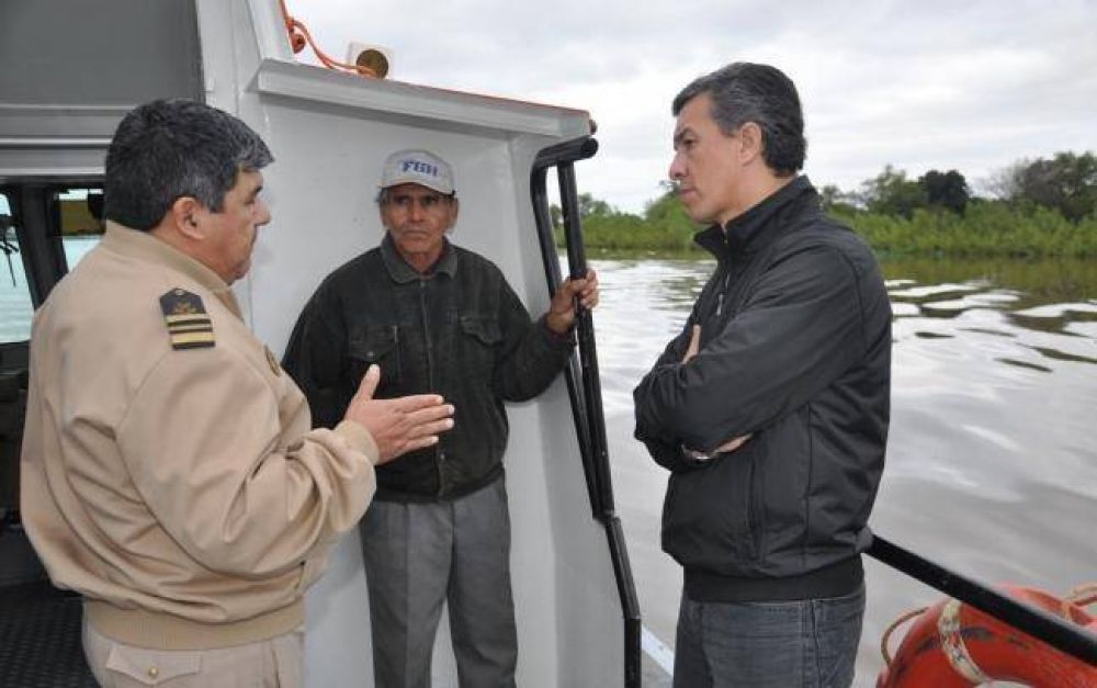 Aguilar recorri en lancha la ribera de Barranqueras, Vilelas y la Isla Santa Rosa y realiz relevamiento