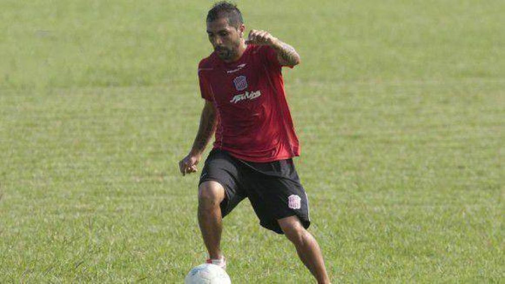 Platense quiere llevarse las gambetas del �Rat�n� Ib��ez