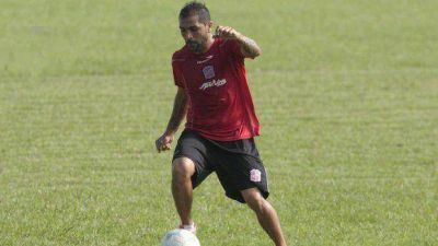 Platense quiere llevarse las gambetas del �Rat�n� Ib��ez