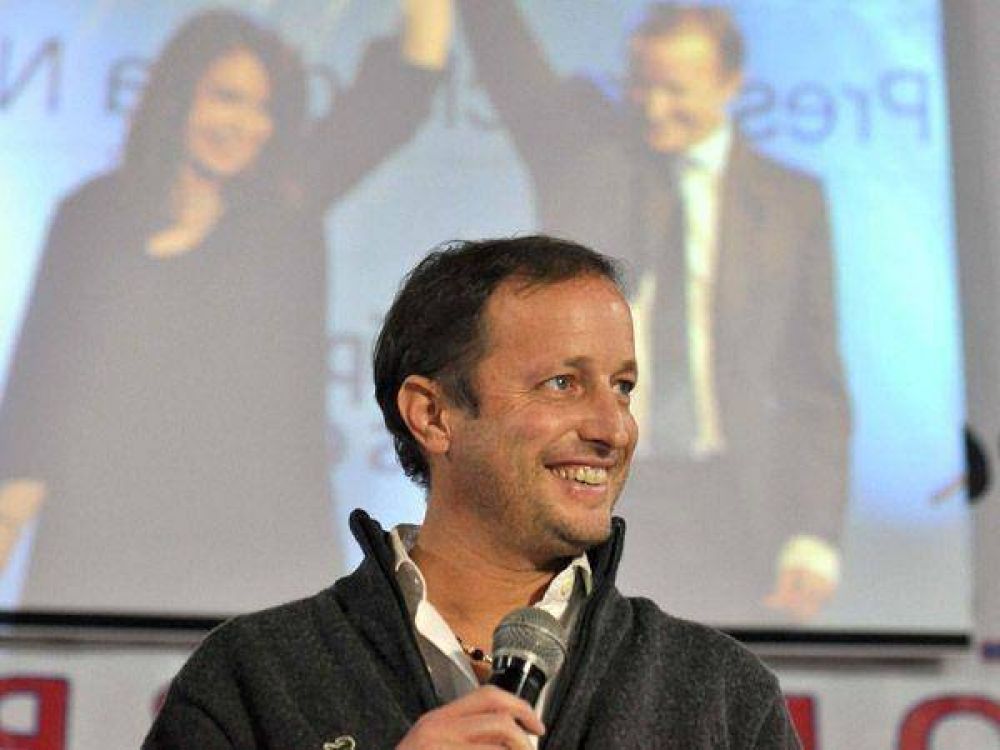 "Cristina no es eterna", dijo el candidato K en la provincia de Buenos Aires