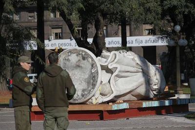 Sigue la puja entre Naci�n y Ciudad por la remoci�n de la estatua de Col�n