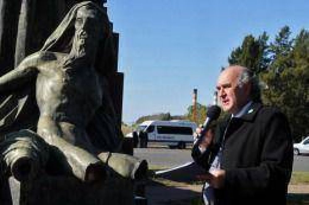 "Vamos a restaurar el monumento a Coln por ms que le pese a Macri"