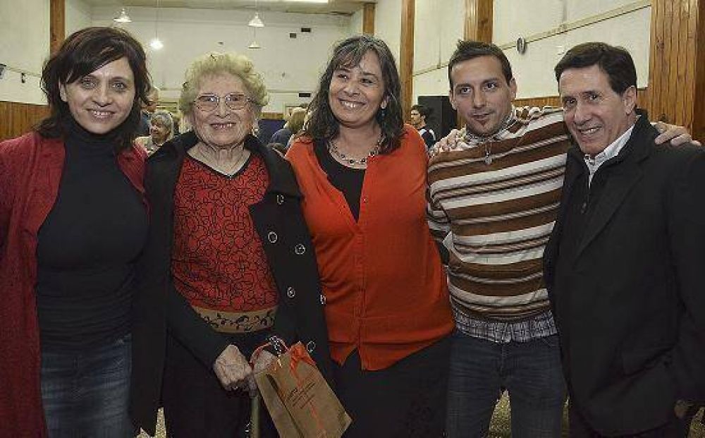 PRESENTACI�N DEL LIBRO SOBRE ROSA ROISINBLIT, VICEPRESIDENTA DE ABUELAS DE PLAZA DE MAYO