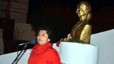 Con un fuerte compromiso de campa�a, Comodoro record� al general Per�n