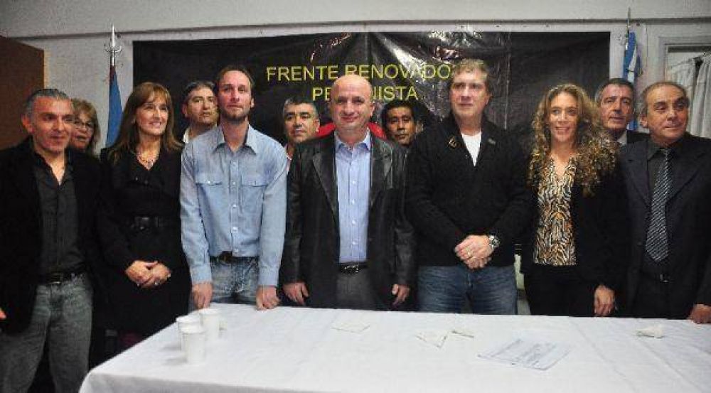 El massismo de Lan�s present� su lista oficial: la encabezar� Nicol�s Russo