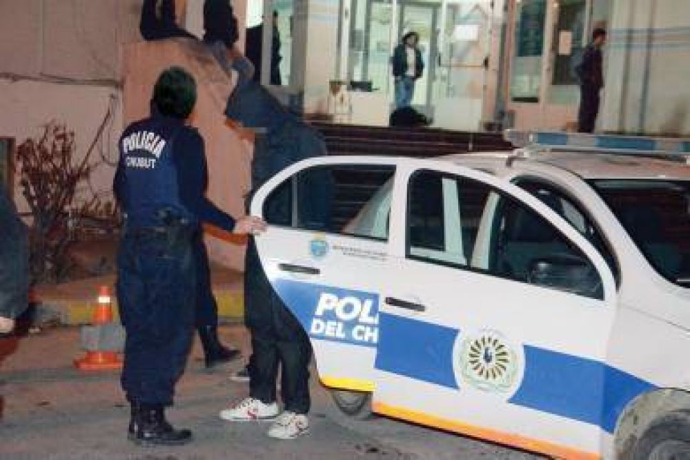 Operativo antidrogas: atrapan a uno de los 6 pr�fugos en la entrada al Hospital