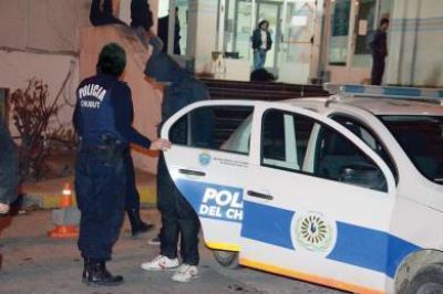 Operativo antidrogas: atrapan a uno de los 6 pr�fugos en la entrada al Hospital