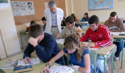 Debaten nuevo modelo de escuela secundaria