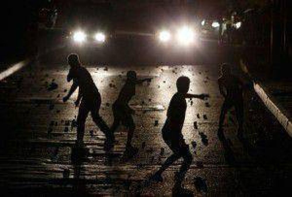 Malvivientes apedrearon dos veces en una noche la comisar�a de barrio Campo Verde