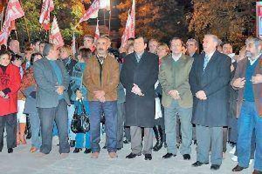 Zamora habilitar� un complejo y recordar� la figura de Irigoyen