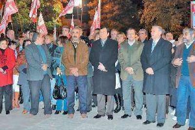 Zamora habilitar� un complejo y recordar� la figura de Irigoyen