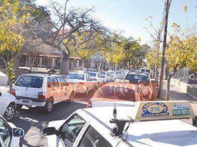 Los taxistas salen a �cazar� a los taxis truchos sin permiso
