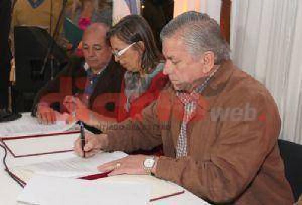 Arquitectos celebraron su d�a con la firma de un importante convenio