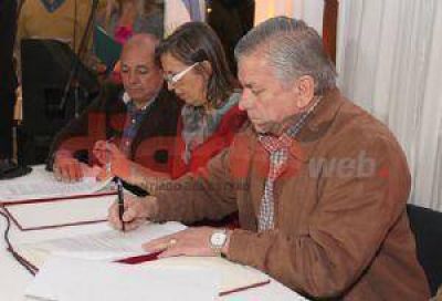 Arquitectos celebraron su d�a con la firma de un importante convenio