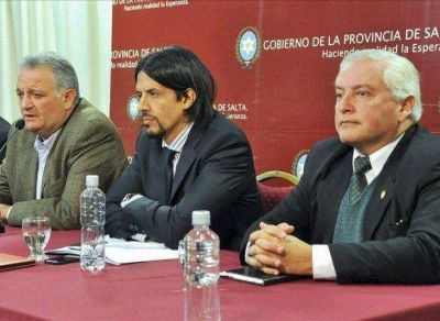 Parodi dijo que cobra tres sueldos del Estado