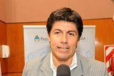 Quilodr�n asegur� que Romero, Alsina y Escudero asumieron "colgados de la pollera" de la Presidenta