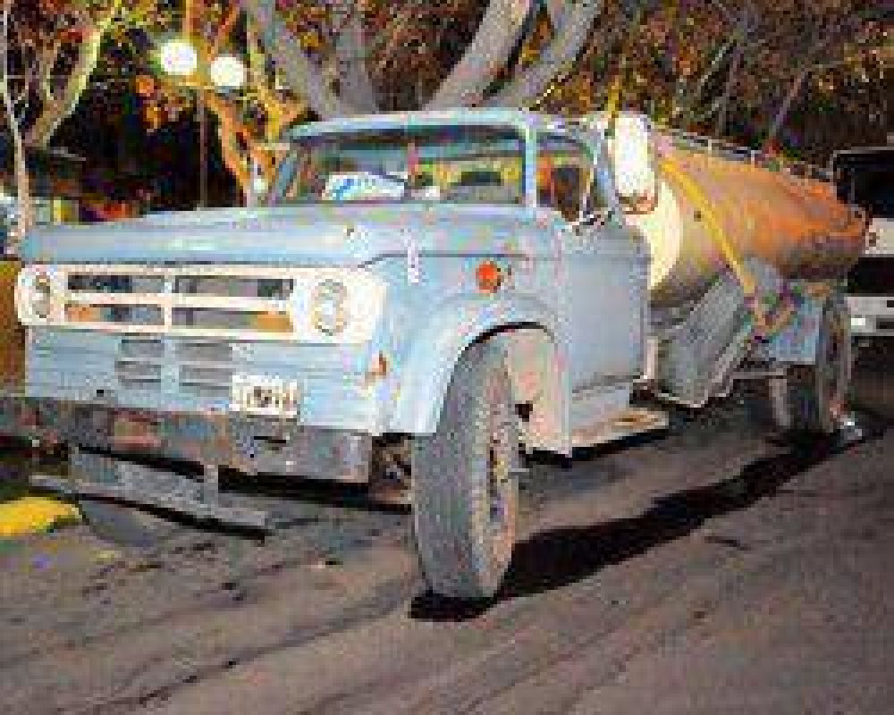 Ni�o de dos a�os fue aplastado por un cami�n que llevaba agua en un tanque