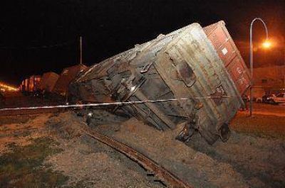 Descarril� un tren de carga en Roca
