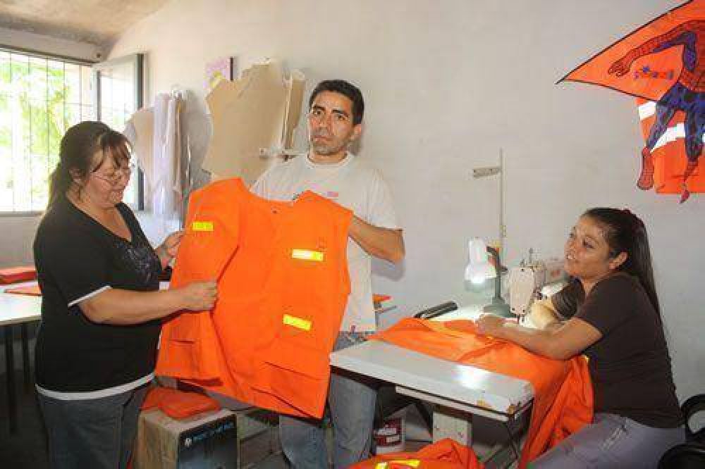 Una cruzada solidaria para embanderar los barrios