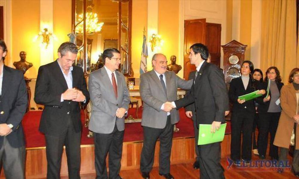 Con agentes de otras 7 �reas contin�a el proceso de regularizaci�n laboral