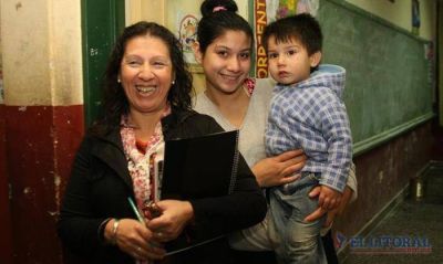 Mujer que buscaba a su familia se reencontr� con su hermana