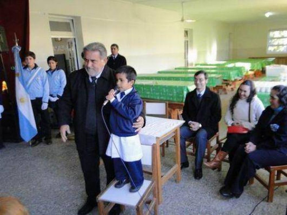 Extienden jornada escolar para m�s de 700 alumnos