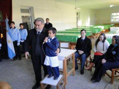 Extienden jornada escolar para m�s de 700 alumnos