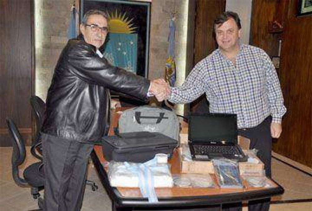 Belloni entreg� aparatolog�a al hospital distrital