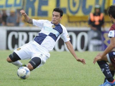 Nery Dom�nguez formaliz� ayer la continuidad de su contrato hasta 2016