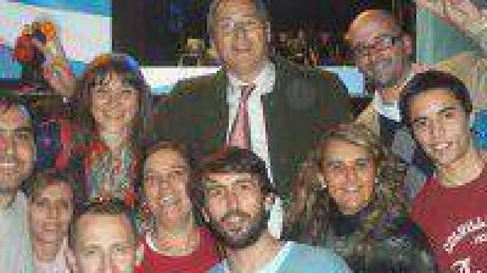 Los candidatos del FPV de Saladillo participaron en el acto de presentaci�n de la lista