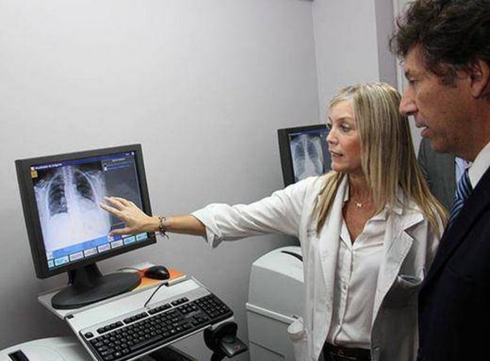 Posse inaugur� un sistema de digitalizaci�n de im�genes en el Hospital Central de San Isidro