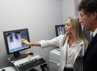 Posse inaugur� un sistema de digitalizaci�n de im�genes en el Hospital Central de San Isidro