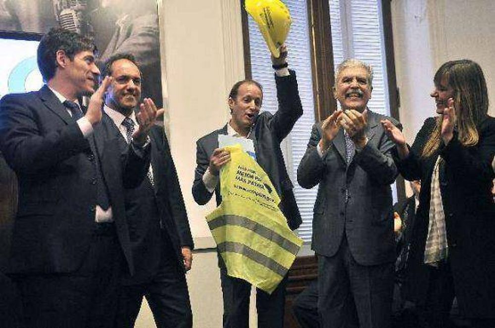 Daniel Scioli, a Mart�n Insaurralde: "Estamos encolumnados con vos"