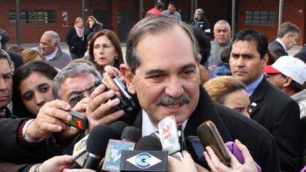 Alperovich acus� a industriales de poner en peligro la zafra