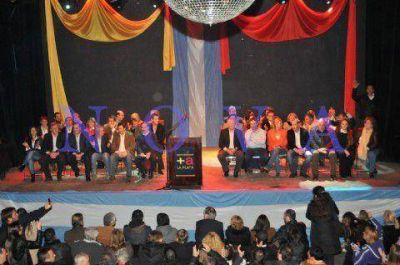 La Plata: la lista massista encabezada por Sarghini present� sus candidatos