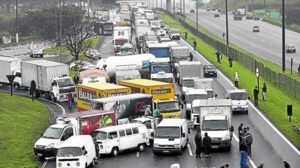 Se agrava la crisis en Brasil: ahora paran los camioneros