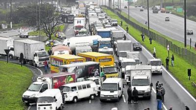 Se agrava la crisis en Brasil: ahora paran los camioneros