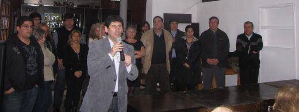 Fernando Coronel realiz� la presentaci�n de la lista que encabeza como candidato a concejal