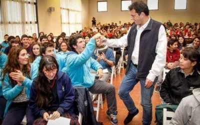 Massa destac� que �la rebeld�a sana de los pibes nos aumenta la exigencia�